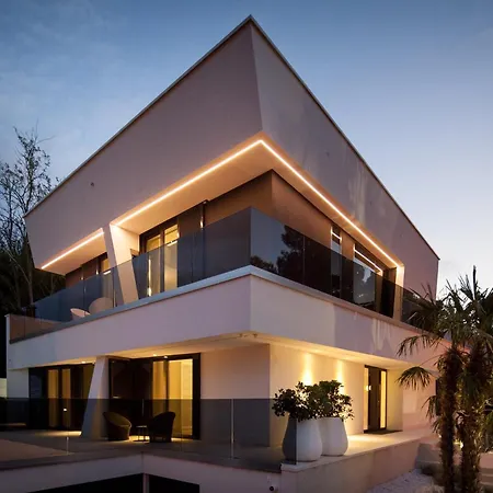 Chic 4 Bedrooms Istrian Star Close To Centre Private Heated Pool ロヴィニ
