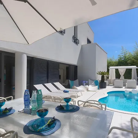 ヴィラ Chic 4 Bedrooms Istrian Star Close To Centre Private Heated Pool